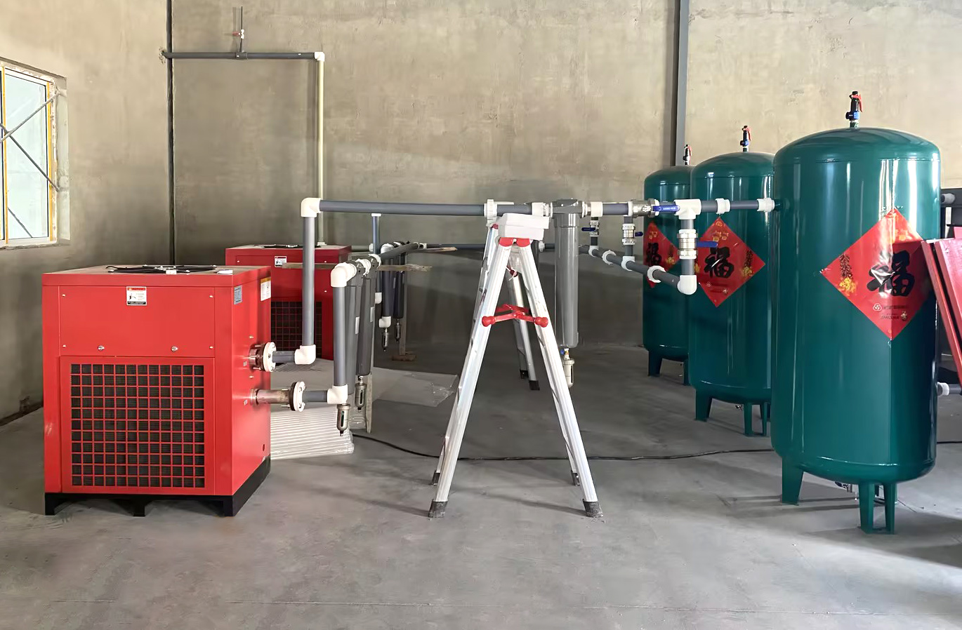 Caso de actualización de equipos en la industria de la cría de animales: ¿Cómo un compresor de aire de doble tornillo (90kW) ayuda a las empresas a lograr una producción eficiente y ahorrador de energía?